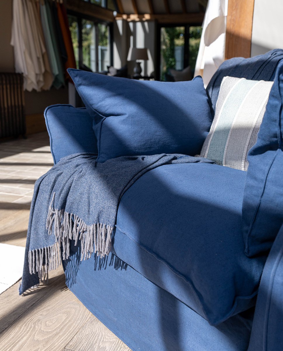 Finestockhome's tweet image. Our range of removable Loose Covers allow you to swap and change the colour of your furniture whilst offering the comfiest of sits. 

#sofacovers #loosecoversofas #luxurysofa #handmadefurniture #handmadesofa #homedecorideas #homeinteriors