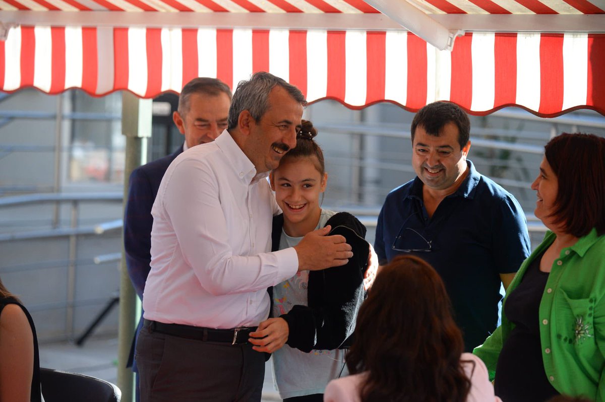 edirne_valiligi's tweet photo. Bir #ailede büyümek her çocuğun hakkıdır.
Çocuklarımızdan bu #sevgiyi esirgemeyelim❤️
Valimiz Yunus Sezer, eşi Canan Sezer Hanımefendi ile birlikte düzenlenen kahvaltıda Edirne’deki koruyucu ailelerimiz ile bir araya geldi.
Detaylar için tıklayınız 👇🏻
https://t.co/tUfMYo9Pwh https://t.co/eqKuxeOJQc