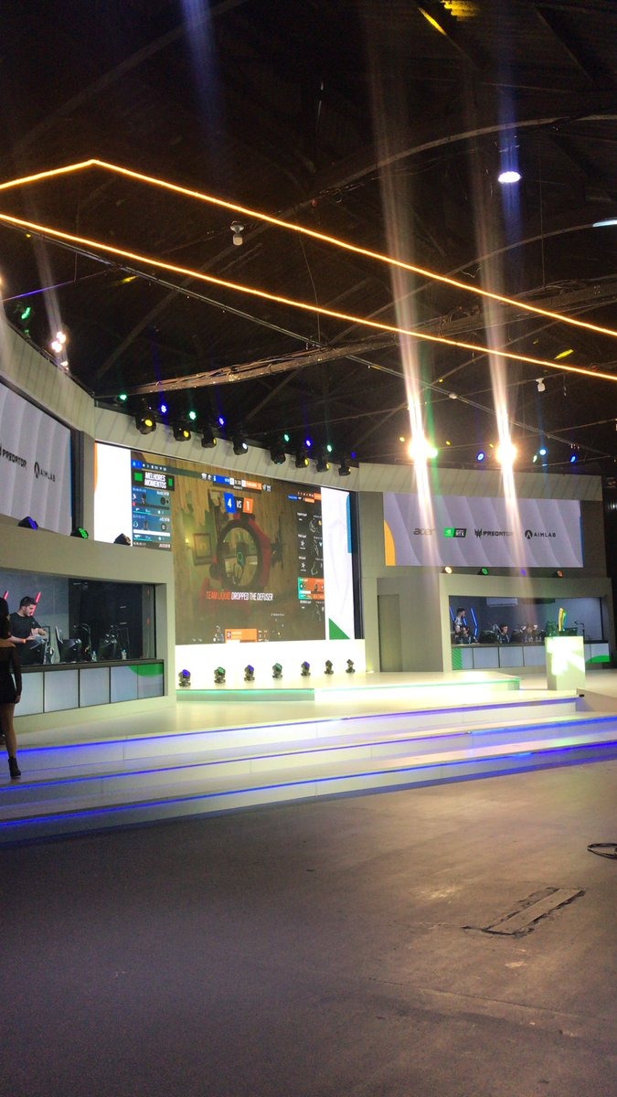 AliceDi01336098's tweet photo. Beautiful animated and interactive presents. 🤩🤩 #r6 #RainbowSixSiege #Jager #Earthday #DreamHackJapan #1:  
Original: Mayar4cruz https://t.co/KfQ0RjOlR1