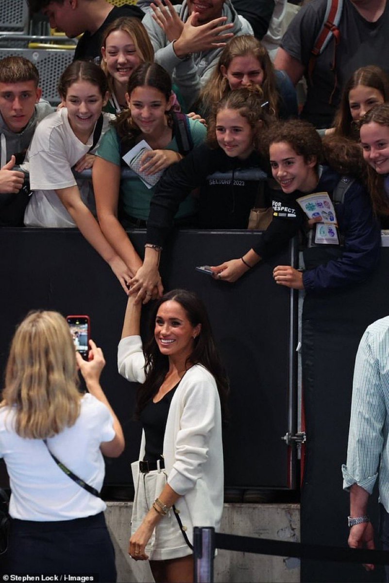 ChristianAkim03's tweet photo. @Lara_Flyingminx @people I’m sorry this Meghan???😂 https://t.co/uQsgocBqSE