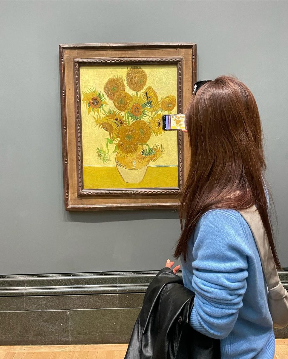BeWithYUL_TH's tweet photo. [Yulstagram🥟] 231008 ยูริ :

มีมากมายหลายอย่างที่อยากแชร์ 🫢💂‍♂️🇬🇧

#nationalgallery 
#bigben 
#vangogh

#TransBeWithYUL #BeWithYULTH #KWONYURI #권유리 @GirlsGeneration #ควอนยูริ https://t.co/5Z5xP5HLwJ