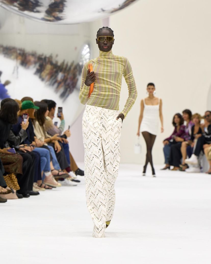 DripsNstyles's tweet image. A combination of nuances and neutral tones trasporting the reality elsewhere. Missoni Spring Summer 2024 Collection by @filippograzioli.

#Missoni
#MissoniSS24