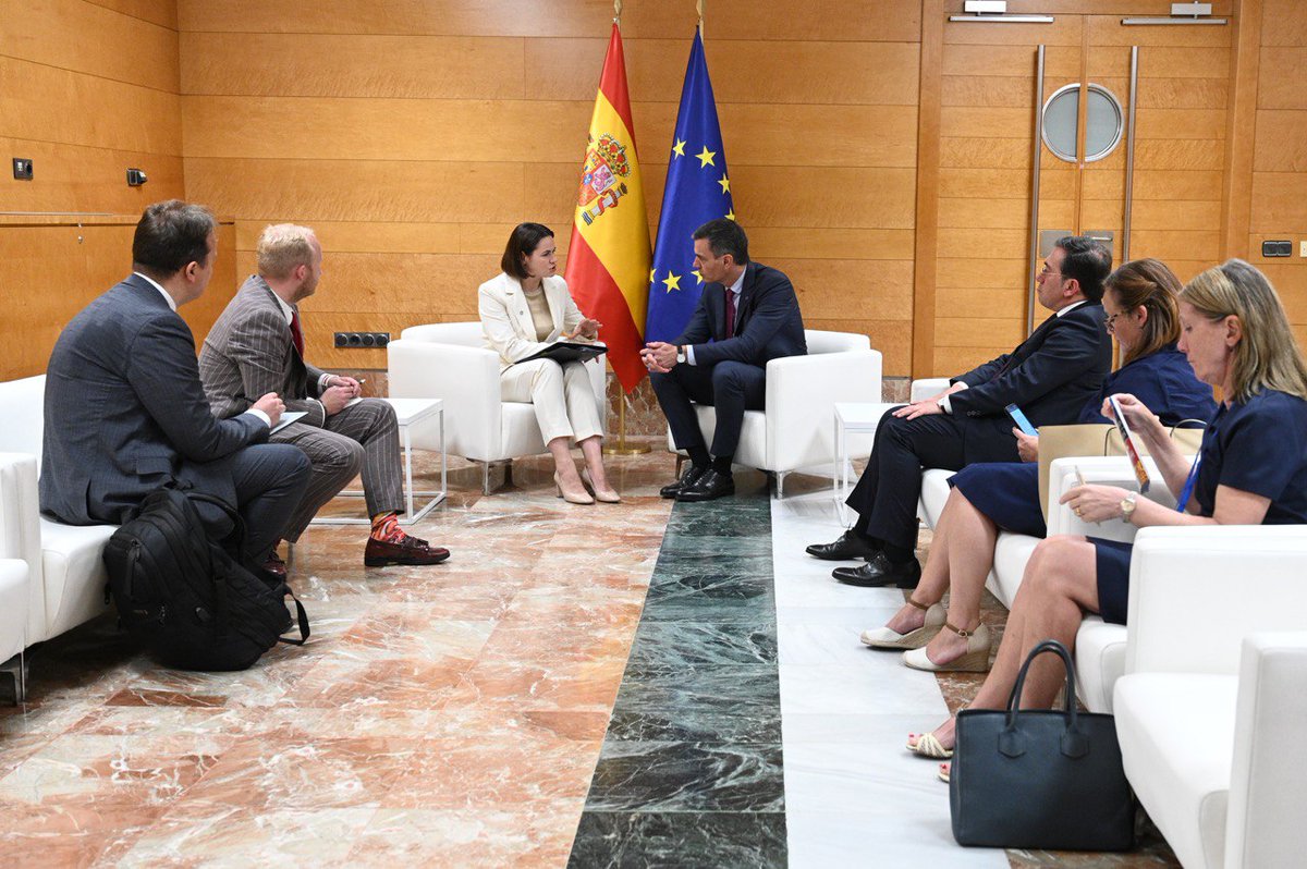 Dz_Kuchynski's tweet photo. Without a doubt 🇪🇸 PM @sanchezcastejon, FM @jmalbares &amp; their remarkable teams made a historic decision by inviting @Tsihanouskaya to the #EPC Summit in Granada. They set a precedent that sends a clear message — a free #Belarus belongs to Europe.

¡👏 @desdelamoncloa, gracias 🇪🇸! https://t.co/dTT5v15IVu