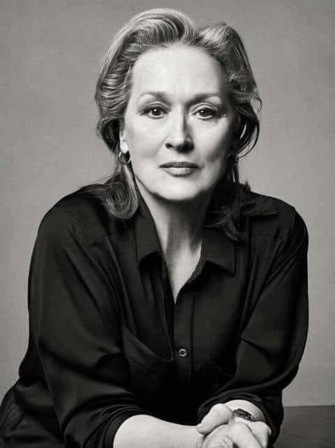 QQ7AT's tweet photo. " لم يعد لديّ صبر على بعض الأمور، ليس لأنّي أصبحت مغرورة، ولكن ببساطة لأنّي وصلت إلى نقطة من حياتي حيث لا أريد أن أضيع المزيد من الوقت مع "من أو ما" لايروق لي. 
لم يعد لديّ صبر على الاستخفاف، أو الغباء أو الكذب، من أجل متطلّبات من أيّ نوع، لقد فقدت الرّغبة في إرضاء النّاس الّذين لاأحبّهم،وفقدت الصّبر على حبّ الشّخص الّذي لايحبّني.أنا لن أهدي أيّة لحظة من عمري إلى أيّ شخص يكذب أو أيّ شخص يريد التّلاعب. لايمكنني أن أتحمّل الغطرسة الفارغة. 
فأنا أؤمن بالعا��م بالإنسان وبالعدالة، أؤمن بالإنسان حين يكون ودودا خيّرا وطي��با، لم تعد روحي تحتمل صراعات البشر من أجل أشياء تافهة، أشعر على الفور بالملل وفوق كلّ شيء، ليس لديّ صبر على أولئك الّذين لايستحقّون صبري ."

- ميريل ستيريب