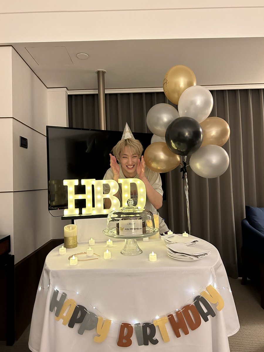 P1H_members's tweet photo. 생일 축하해주셔서 진심으로 감사합니다! 덕분에 잊지 못할 소중한 추억이 생겼어요 많은 응원과 사랑 보답해드리기 위해 항상 최선을 다하겠습니다 감사합니다!! Thank u Taipei and Bangkok for making beautiful memories! We’ll be back with better performances🙂 Until then🤞#P1Harmony #JIUNG https://t.co/ebxz46HrXb
