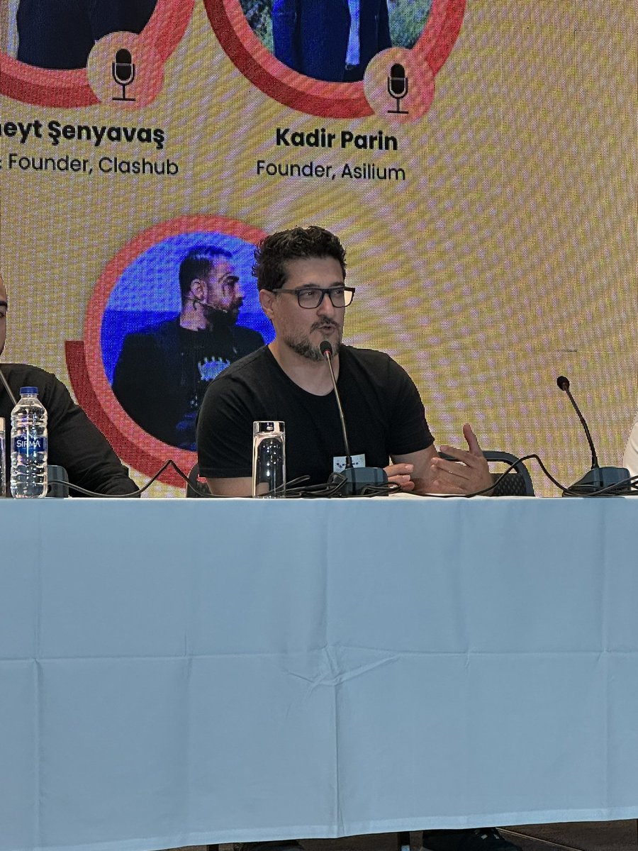theclashub's tweet photo. Clashub’ Co Founder @cuneytsenyavas at to stage of ICP Turkey Ideathon. 

@coinoxsTR @icphubturkey https://t.co/nqXc69yDmV