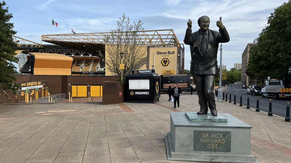 Crespacion's tweet photo. En el menรบ de hoy tenemos un Wolverhampton Wanderers - Aston Villa en Molineux.
#grounghopping #the92 #wolvesvilla #molineux #wolverhampton https://t.co/b6djhV8Vdk
