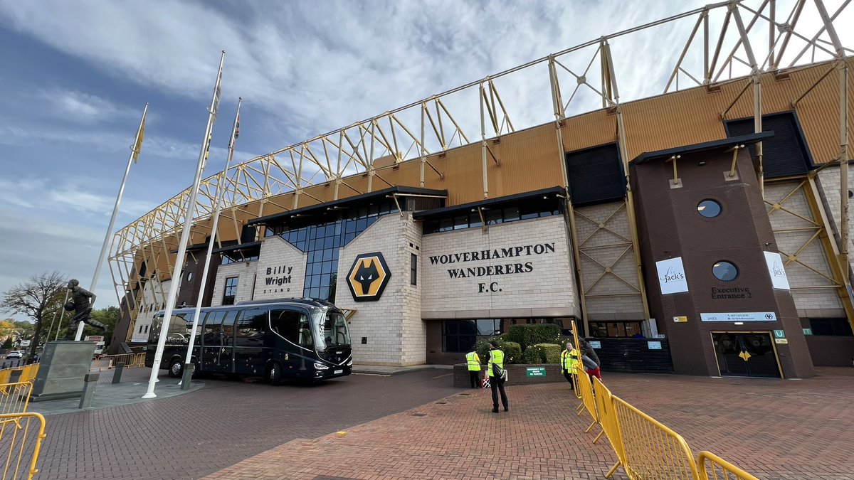 Crespacion's tweet photo. En el menรบ de hoy tenemos un Wolverhampton Wanderers - Aston Villa en Molineux.
#grounghopping #the92 #wolvesvilla #molineux #wolverhampton https://t.co/b6djhV8Vdk