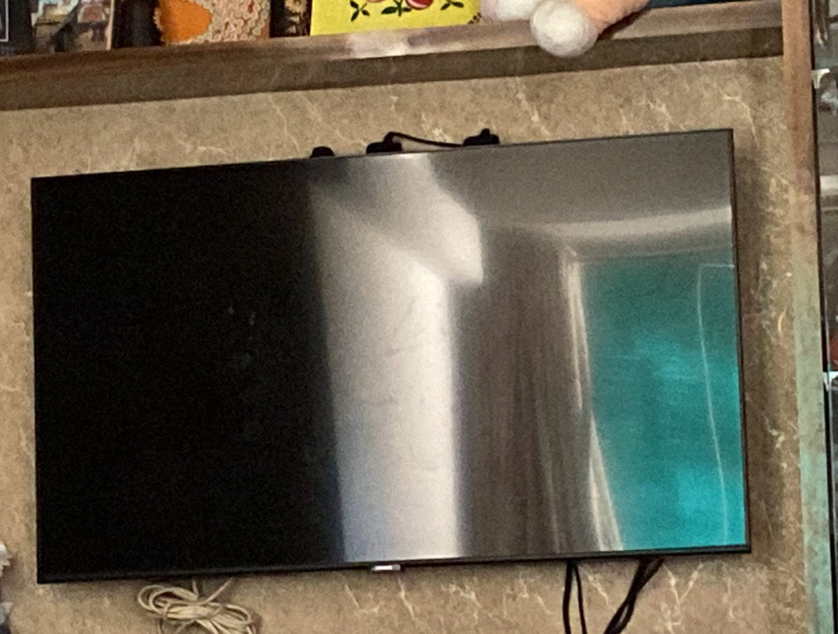 niravseth's tweet photo. Its been the most shocking experiences with a brand like #Samsung. The Brand #india TRUSTS. A #SmartTV purchased just 2 years back, gets breaks internally due to overheating issue, and yet their so called qualified biased #engineer gives report that it’s your damage.
Never Buy..! https://t.co/CZUuXG2F3v