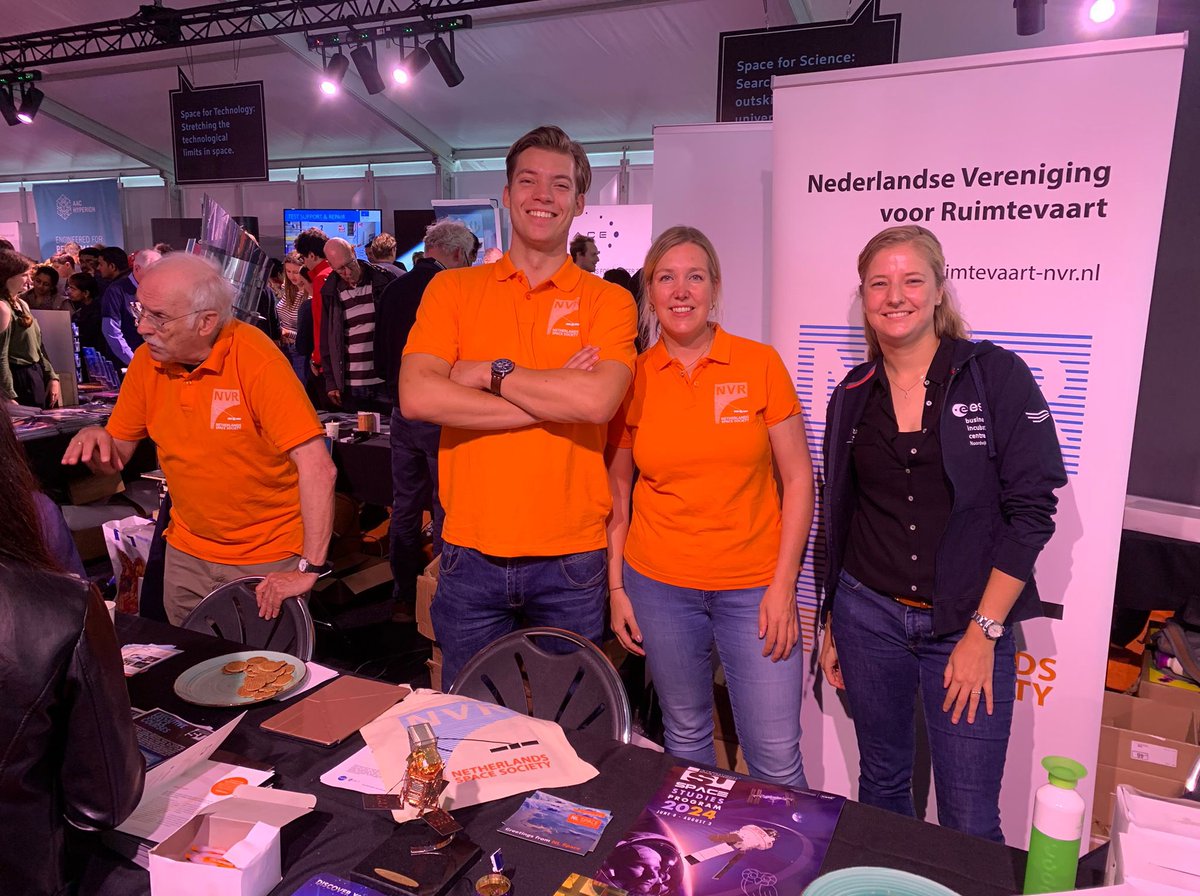 NVR_Ruimtevaart's tweet photo. Welcome to the #ESTECOPENDAY! Our Young Professionals Committee is looking forward to meeting you! 

@TheSpaceWeek https://t.co/rpHP0xNtKO