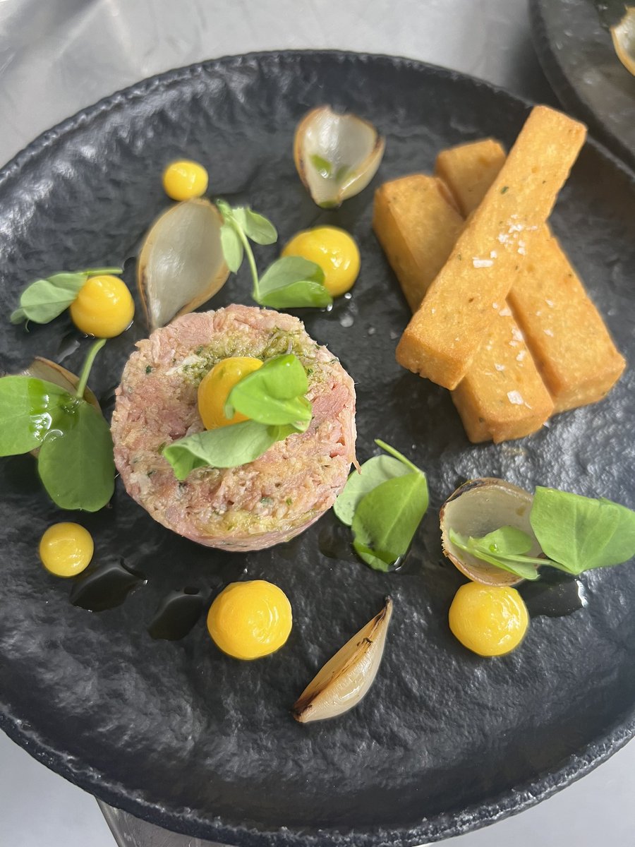 Robbie_lorraine's tweet photo. ‘Ham, Egg &amp; Chips’ looking 🔥🔥🔥
Over @Foodandcourses https://t.co/JcbvIAl7MW