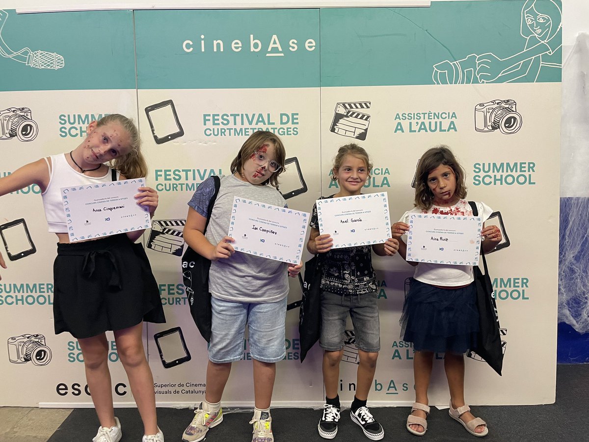 #CineBase | 🧟 Els guanyadors del concurs del X3 han gaudit amb les seves famílies d’una jornada terrorífica al taller organitzat per Cine Base i <a href="/escac/">ESCAC</a> dins del <a href="/sitgesfestival/">Sitges Film Festival</a>  i s’ho han passat de por