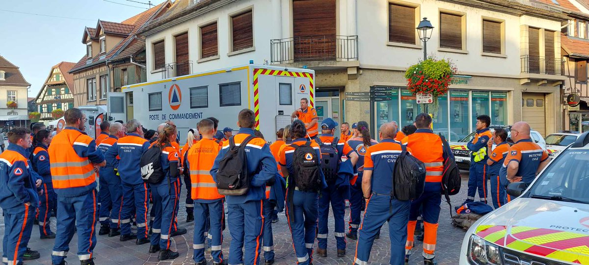 adpc67's tweet photo. Dans le cadre d'#OctobreRose 🎀, la Protection Civile du Bas-Rhin était présente hier soir à @VilleErstein pour sécuriser la 1ère édition de l'𝗘𝗿𝘀𝘁𝗲𝗶𝗻𝗼𝗶𝘀𝗲 qui a rassemblé 800 participants.
6⃣0⃣ bénévoles présents pour encadrer la manifestation et boucler le parcours. https://t.co/8COlYyhSb7