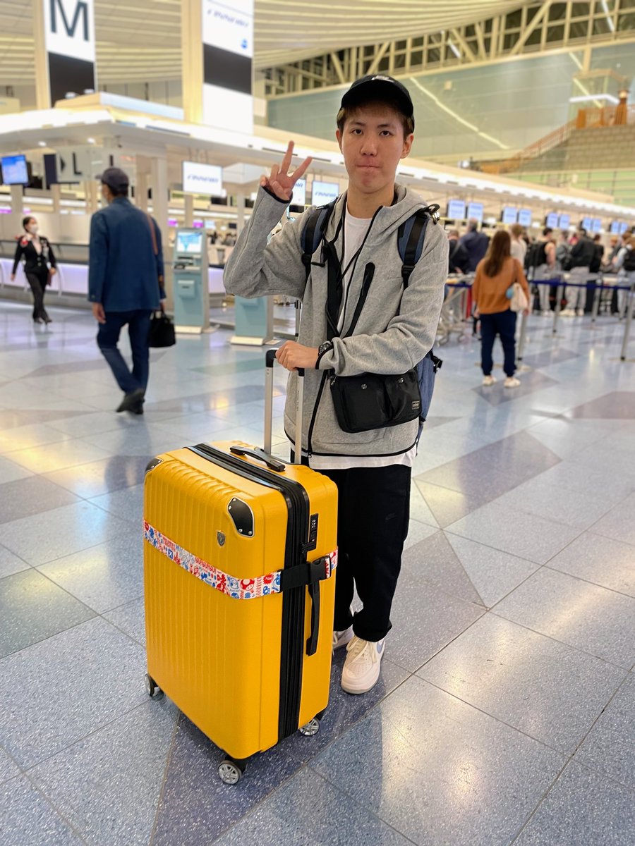 team_detonation's tweet photo. えいむがコペンハーゲンに向けて出発！
13日から行われるFNCS Grand Finalでの活躍を期待しています😆✨

@Aim_o_x / #DFMWIN / #DFM_Fortnite https://t.co/x9jbaECa3R
