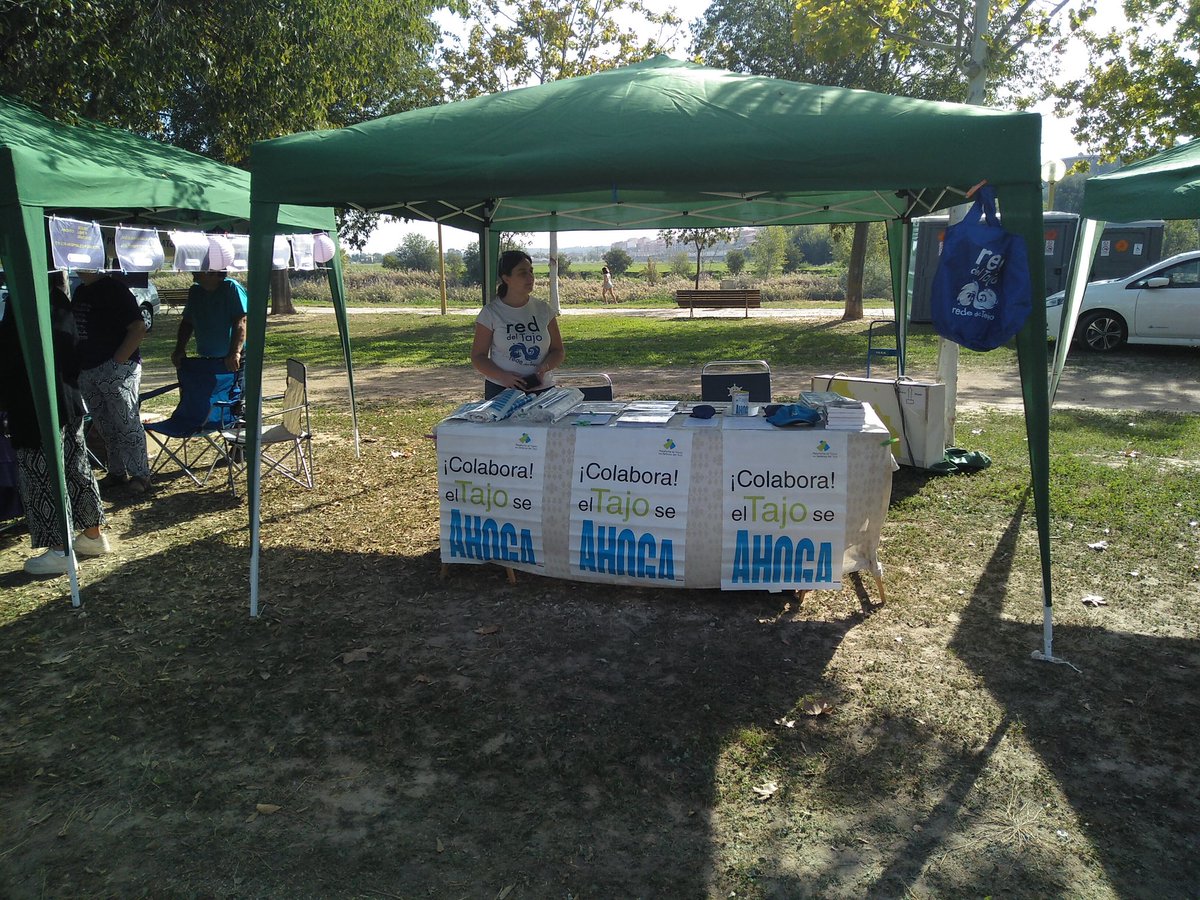 tajotoledo's tweet photo. Hoy estamos celebrando el Día Vecinal 2023 en el Parque de Safont.
Hemos colocado la exposición del Tajo y un stand donde puedes colaborar con la defensa judicial del Tajo haciendo una aportación o comprando uno de nuestros bonos.
¡Que el Tajo no te sea indiferente!
¡Colabora! https://t.co/xL4lHC15QC