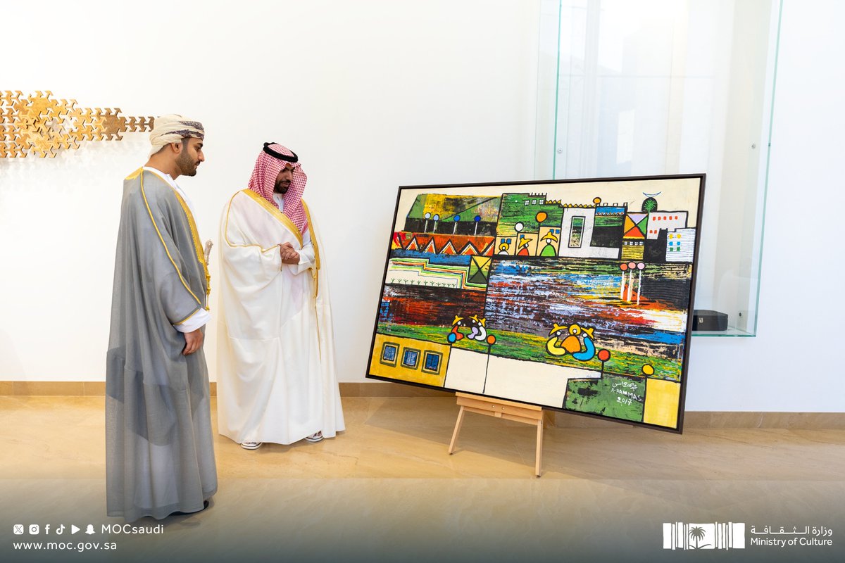 MOCSaudi's tweet photo. وقع سمو وزير الثقافة @BadrFAlSaud مذكرة تفاهم مع صاحب السمو السيد ذي يزن بن هيثم آل سعيد، وزير الثقافة والرياضة والشباب بسلطنة عمان؛ لتعزيز التعاون والتبادل الثقافي بين البلدين الشقيقين في مختلف المجالات الثقافية.

#وزارة_الثق��فة https://t.co/ITOIRqTlTK
