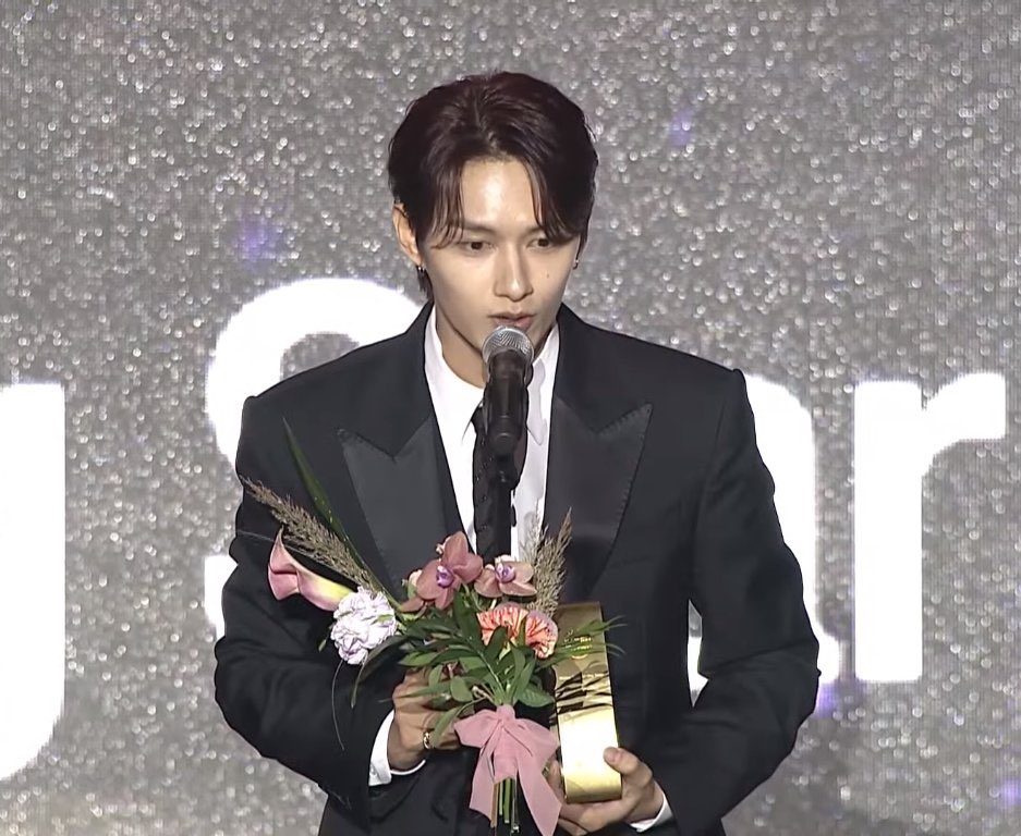 minghaocheol_'s tweet photo. fr no words can explain how proud i am of jun 😭😭 from winning singer songwriter of the year then now rising star of the year 😭😭

I AM SO PROUD OF HIM!!! always rooting for u my actor idol moon junhui 💗

#준_ACA_GOTT인기상_축하해
#JUN_ACA_GOTTRisingStarOfTheYear https://t.co/IbqAiWagiN