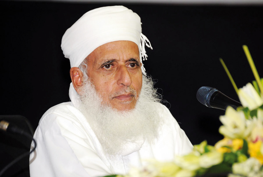 Praecursator007's tweet image. Grand Mufti of the Sultanate of Oman, Sheikh Ahmed bin Hamad Al-Khalili, praised the #Palestinian resistance surprise military operation against Israeli occupation forces. 

Any #Fatwas from Saudi scholars yet? Or they only issue when America invades Muslim countries for oil?