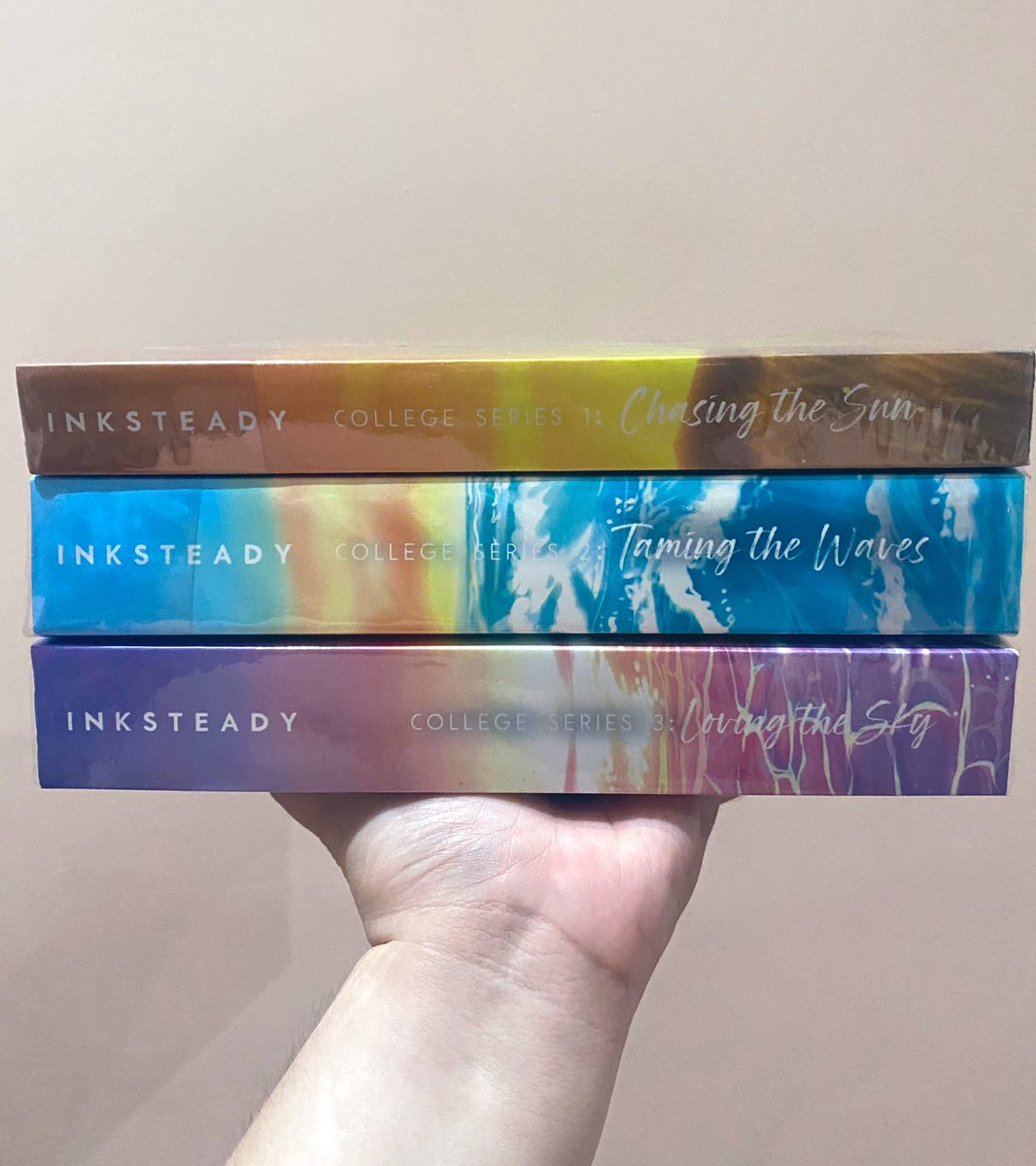 elyyreads's tweet photo. the squad is finally complete 🥹💖 Thank you for the best comfort kada @inksteadywp https://t.co/tnhkDh3JQX