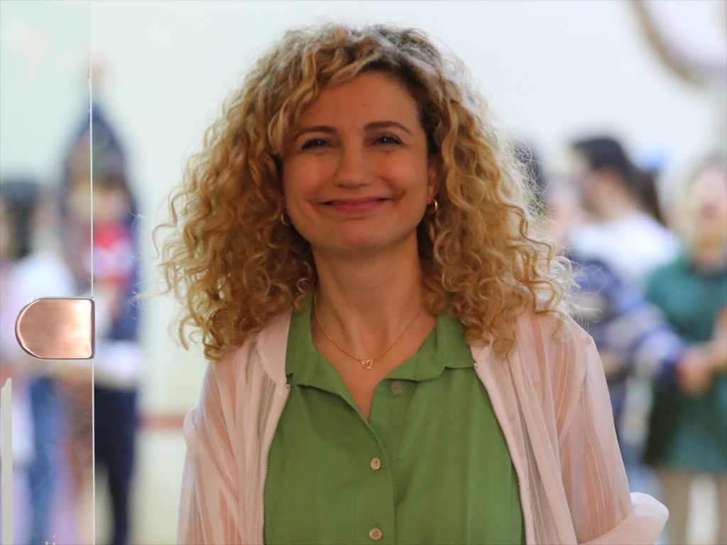 Niloya, Maceracı Yüzgeçler, Elif ve Arkadaşları, Eymen ile Çimen gibi birçok çizgi filmin yaratıcısı ve senaristi Arzu Demirel ile keyifli bir söyleşi gerçekleştirdik.
 cocuk.gazetesanat.com/niloyanin-yara…