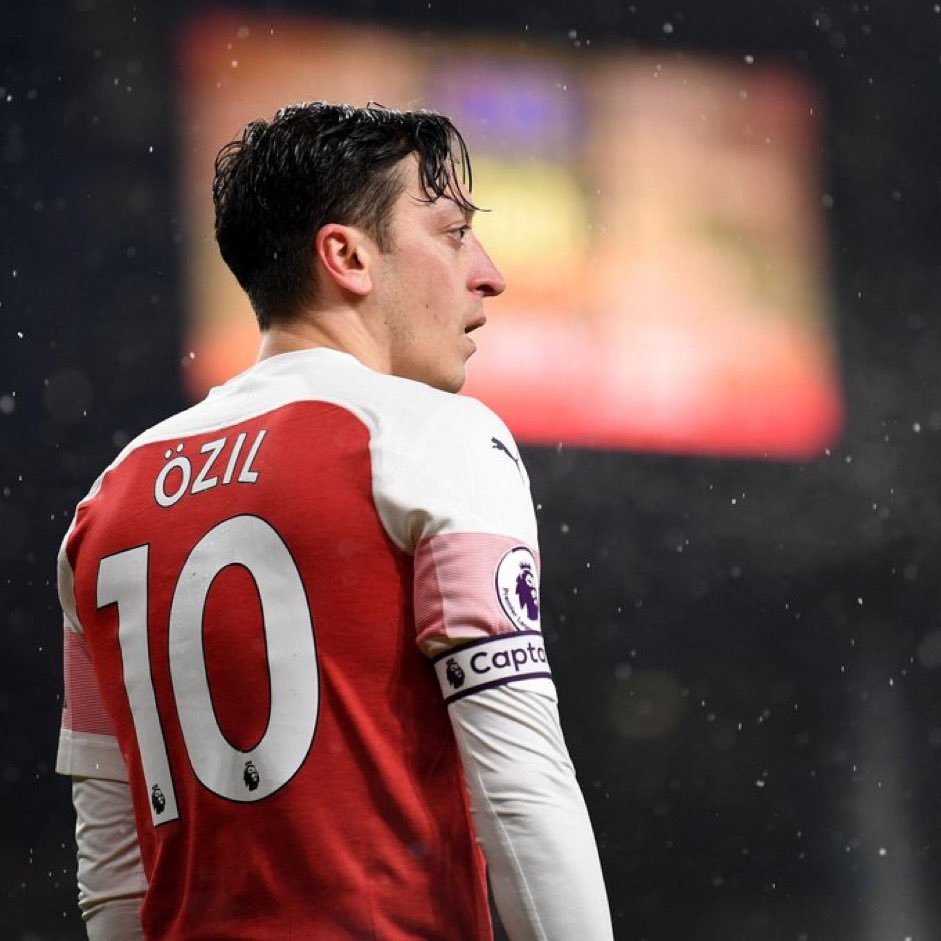 islamculturel's tweet photo. 🇺🇦🇮🇱 FOOTBALL -Zinchenko, joueur ukrainien du club anglais Arsenal FC affiche son soutien à Israël.

👉 Lorsque Mesut Özil, joueur allemand d’origine turque, avait soutenu les Ouïghours, il avait été sanctionné par Arsenal puis éjecté. https://t.co/ncHhEzXYtz