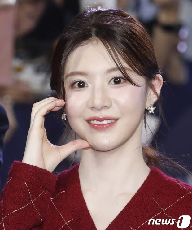 yourecho_'s tweet photo. Best Newcomer Actress for BIFF 2023 Asia Contents Awards &amp; Global OTT Awards is #GoYounjung of #Moving! 

CONGRATULATIONS ON YOUR FIRST ACTING AWARD MY BABY GIRL I’M BEYOND PROUD! 😭♥️

#GOYOUNJUNGinACA2023 
#무빙 #고윤정 #ACAGOTT https://t.co/p5U5URNgP0