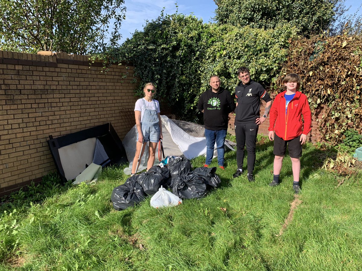 Kevin Robinson-Hale (@everton2gether) on Twitter photo Our Monthly Litter Pick today thanks <a href="/RadoChmiel/">Rado Chmiel</a> , Matty and Luiza for coming as always - so much rubbish and fly tipping in our community - Before the elections Skips everywhere!! Now nothing
I STILL continue to work for our community and stand by the election pledges Our Monthly Litter Pick today thanks <a href="/RadoChmiel/">Rado Chmiel</a> , Matty and Luiza for coming as always - so much rubbish and fly tipping in our community - Before the elections Skips everywhere!! Now nothing
I STILL continue to work for our community and stand by the election pledges