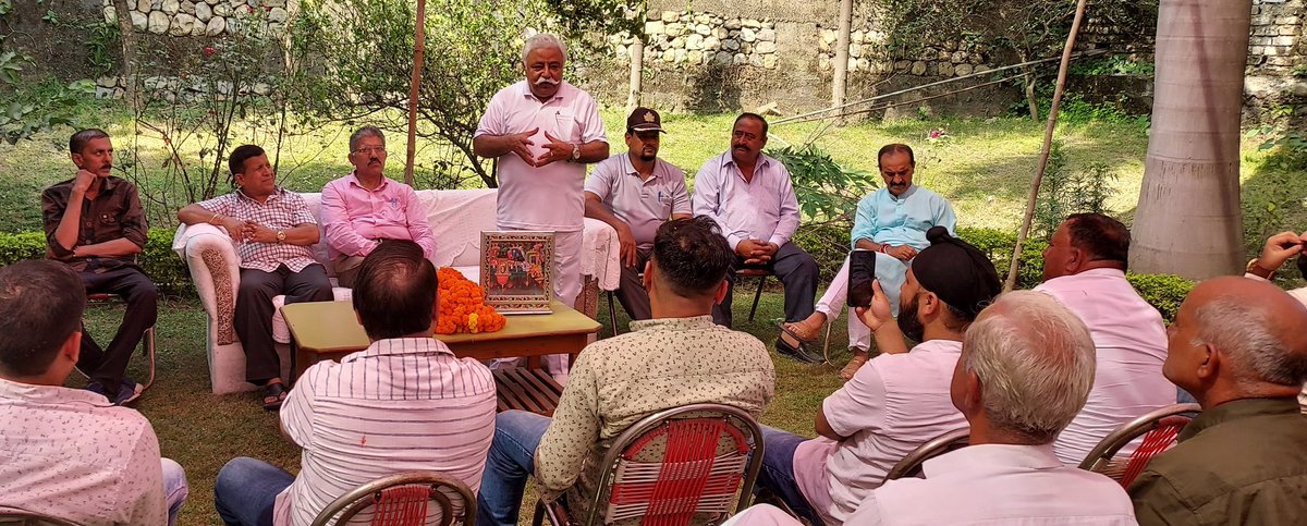 vikas_central's tweet image. #Addressing public meeting at Raipur #Sh Ajay K Sadhotra Addl Gen Secy JKNC &amp;amp; Former Minister said restoration of democracy by holding Assembly Election is only solution to get rid of all the problems created by Double Engine Sarkar of BJP in J&amp;amp;k.
@FarooqAbdullah_ 
@OmarAbdullah