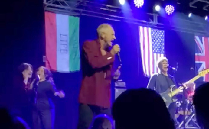 Miki Berenyi tweet media