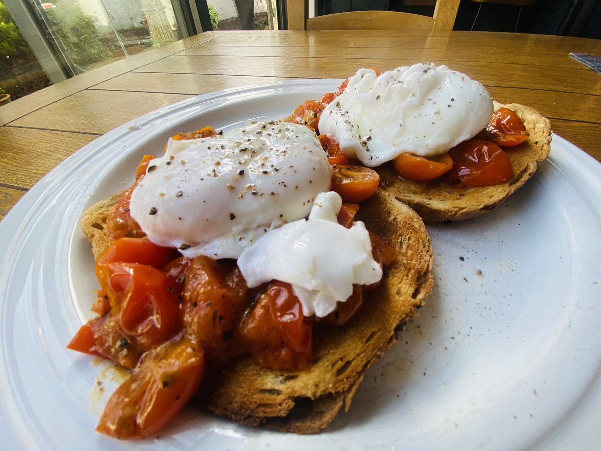 Lightly poached eggs, sautéed cherry tomatoes with herbs de Provence on a bed of granary seeded toast. 
Step aside <a href="/jamesmartinchef/">James Martin</a> , it’s Dufty’s Sunday kitchen 😊