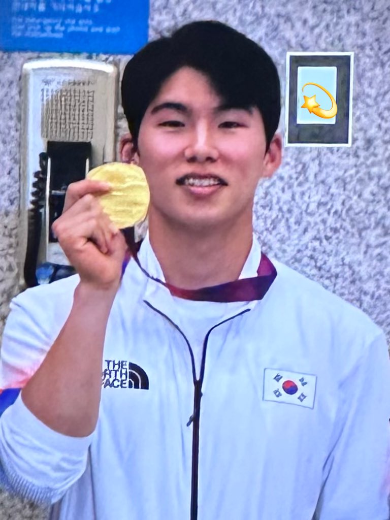COMET_JIP's tweet photo. 금메달리스트.ᐟ.ᐟ 🥇

#키움히어로즈 #TEAMKOREA #김혜성 https://t.co/xLl2VSgunP