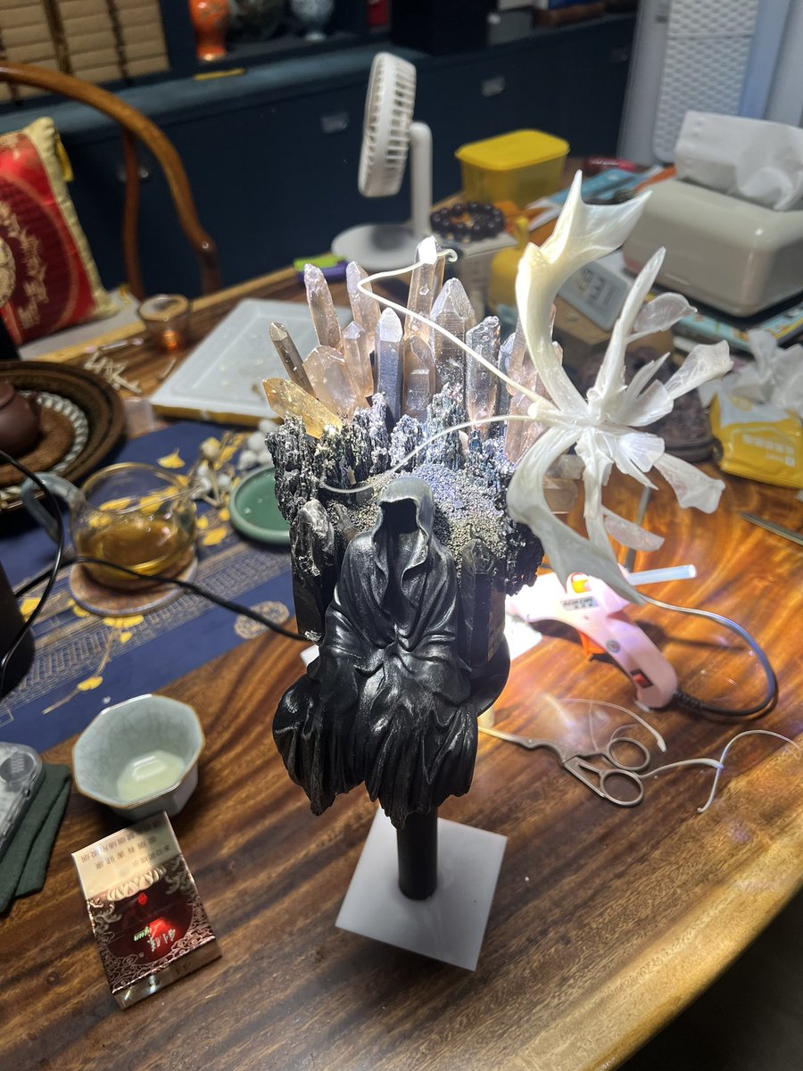 暗黑风鱼缸主景完成
真的很费心费力
但是真的很满意呀
哈哈哈哈哈哈 https://t.co/cVgCYo2Wzl