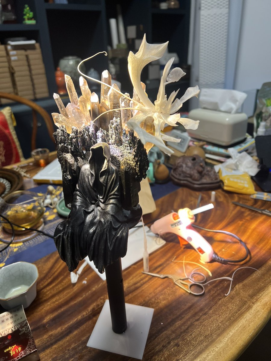暗黑风鱼缸主景完成
真的很费心费力
但是真的很满意呀
哈哈哈哈哈哈 https://t.co/cVgCYo2Wzl