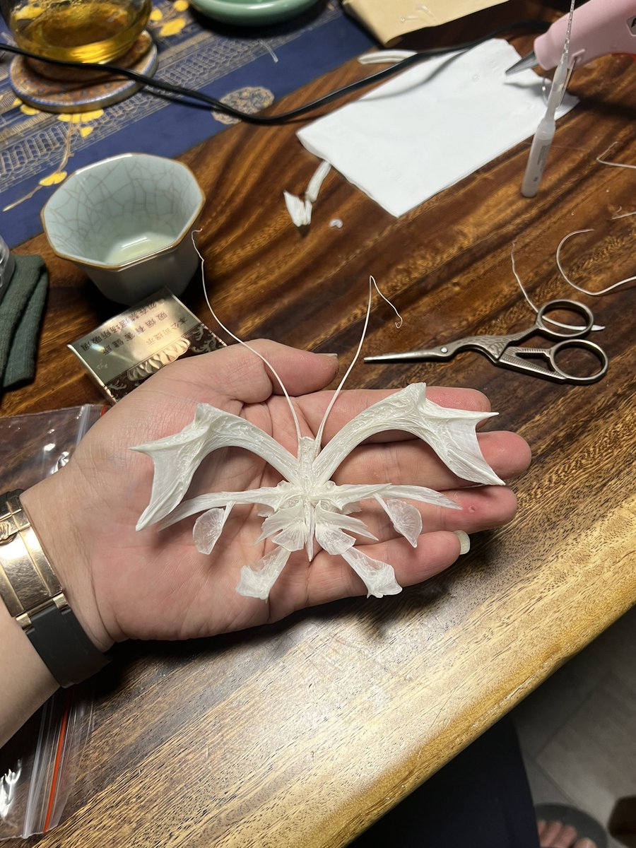 暗黑风鱼缸主景完成
真的很费心费力
但是真的很满意呀
哈哈哈哈哈哈 https://t.co/cVgCYo2Wzl