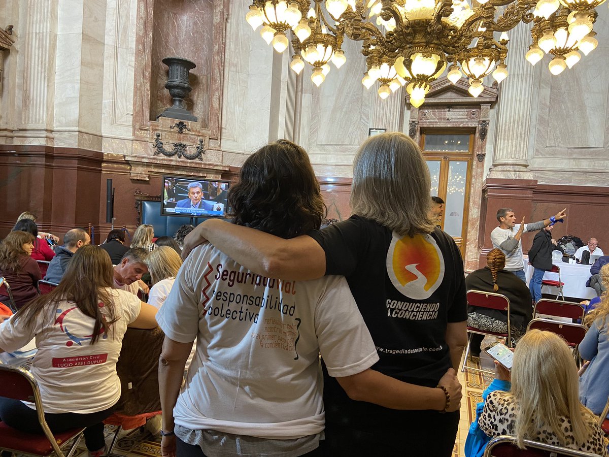 ⭐️MAS PRESENTES QUE NUNCA ⭐️
En cada sonrisa, cada abrazo, cada canción ellxs viven en nosotrxs. 
Acompañamos con un amoroso abrazo a las familias, amigxs y compañerxs en el Día del Estudiante Solidario
Huellas de un amor infinito.
Junto a ustedes <a href="/conduciendoCAC/">ConduciendoCAC</a>