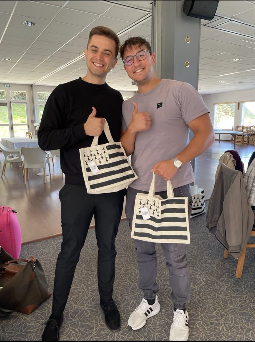 HollandLab (@hollandlab_) on Twitter photo Here’s a picture showing how happy <a href="/jonas_genz/">Jonas Genz</a> and <a href="/PACieslik/">Patrick A. Cieslik</a> were to receive the “audience participation prizes” … basically for asking the most questions, but also for making the conference lively. Great stuff guys. Here’s a picture showing how happy <a href="/jonas_genz/">Jonas Genz</a> and <a href="/PACieslik/">Patrick A. Cieslik</a> were to receive the “audience participation prizes” … basically for asking the most questions, but also for making the conference lively. Great stuff guys.
