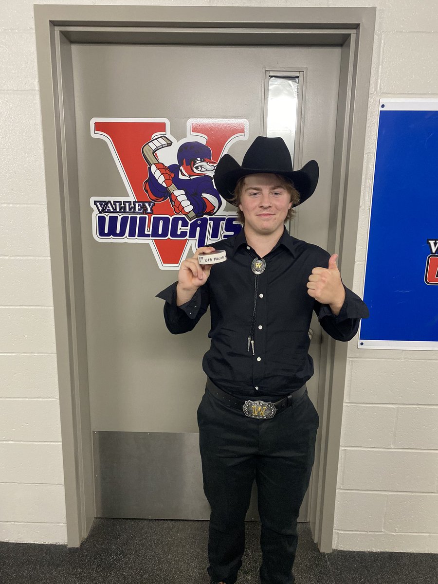 U18VCats's tweet photo. Big win last night in our home open against Dartmouth. Shoutout to Chase Crowell for his first U18 Major shutout last night but it’s Luke Forse taking home our game MVP get up from having a great all around game tonight and scoring is first U18 Major goal! Congrats boys! 🤠#Vcats https://t.co/x1BLR1Nxz9