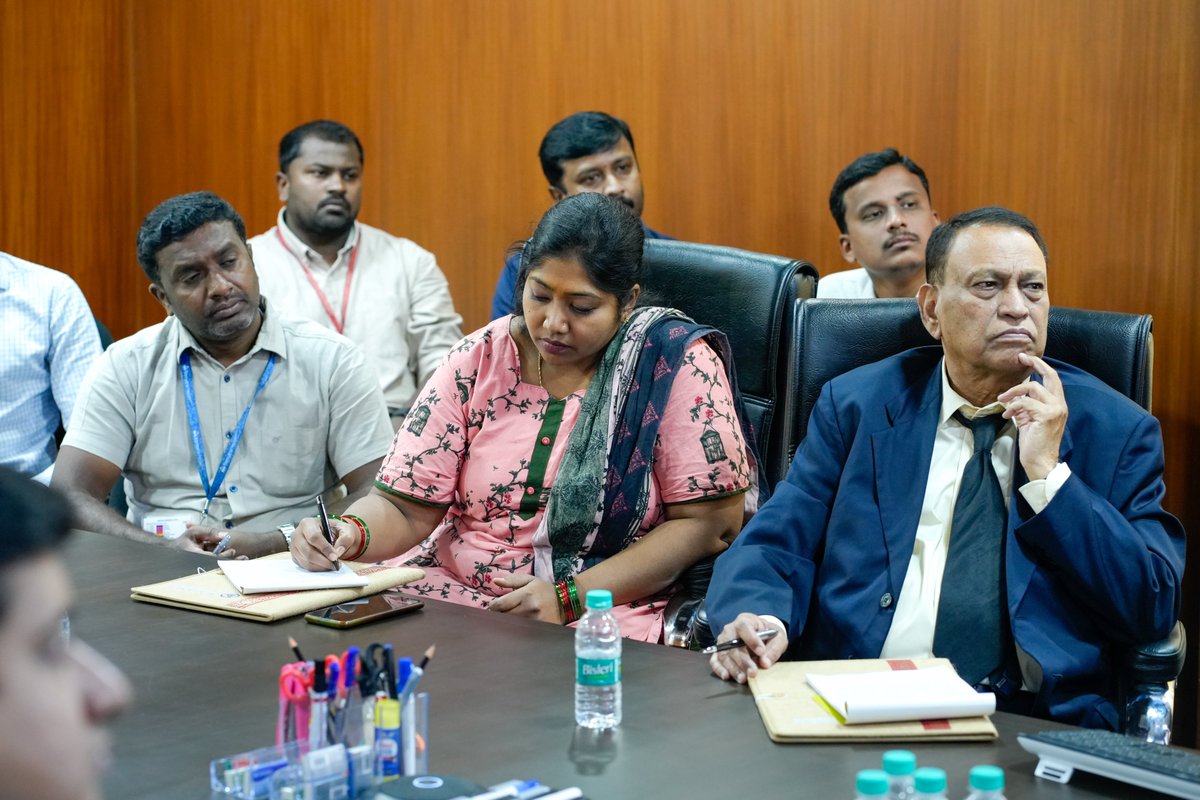 AllianceUniOfcl's tweet photo. On October 4, 2023, ASOB successfully conducted a 1-day MDP on enhancing “Negotiation Skills”. It was led by Dr. Ray Titus, Pro-VC (Incubation and Innovation) & Dean at ASOB, who engaged the attendees in a variety of exercises.
#NegotiationSkill #ProfessionalGrowth #EventSuccess https://t.co/ksCFCnNDiJ