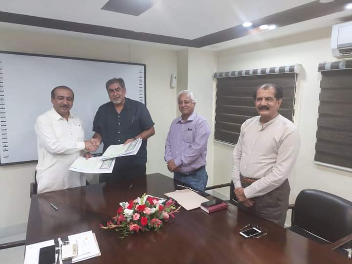 Signing of a Memorandum of MOU b/w the Directorate of Sindh Water Sector &amp; Barrages and Improvement, PCMU P&amp;D, GoS and Sindh Agriculture University Tandojam for sustainable agriculture and responsible water management in Sindh. 💧
<a href="/nzessani/">Nazeer Essani- MEMON</a> <a href="/FatehMari/">Fateh Mari</a>