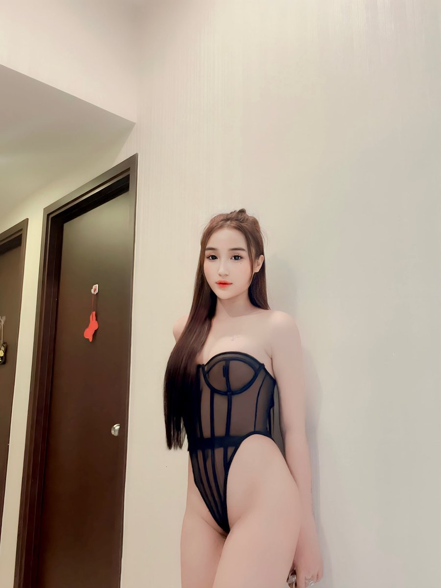 hoaian112's tweet photo. Nếu anh nói viên kẹo đó thật ngọt
Thì đó là vì anh chưa được nếm thử em thôi 🤭 https://t.co/UGgMaT0eAz