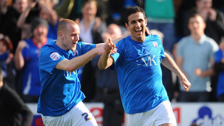 ⚽️Happy 48th birthday🎉 to former #GrimsbyTown #Forest & Chesterfield striker Jack Lester.
🌏Sheffield born to his English🏴󠁧󠁢󠁥󠁮󠁧󠁿mum & Indian🇮🇳dad, he's #PremierLeague Blade's 1st team coach🙌🏾
⚽️He made 5️⃣6️⃣0️⃣ #EFL league appearances scoring 1️⃣4️⃣6️⃣ goals🔥 #SUFC #GTFC #NFFC #Spireites