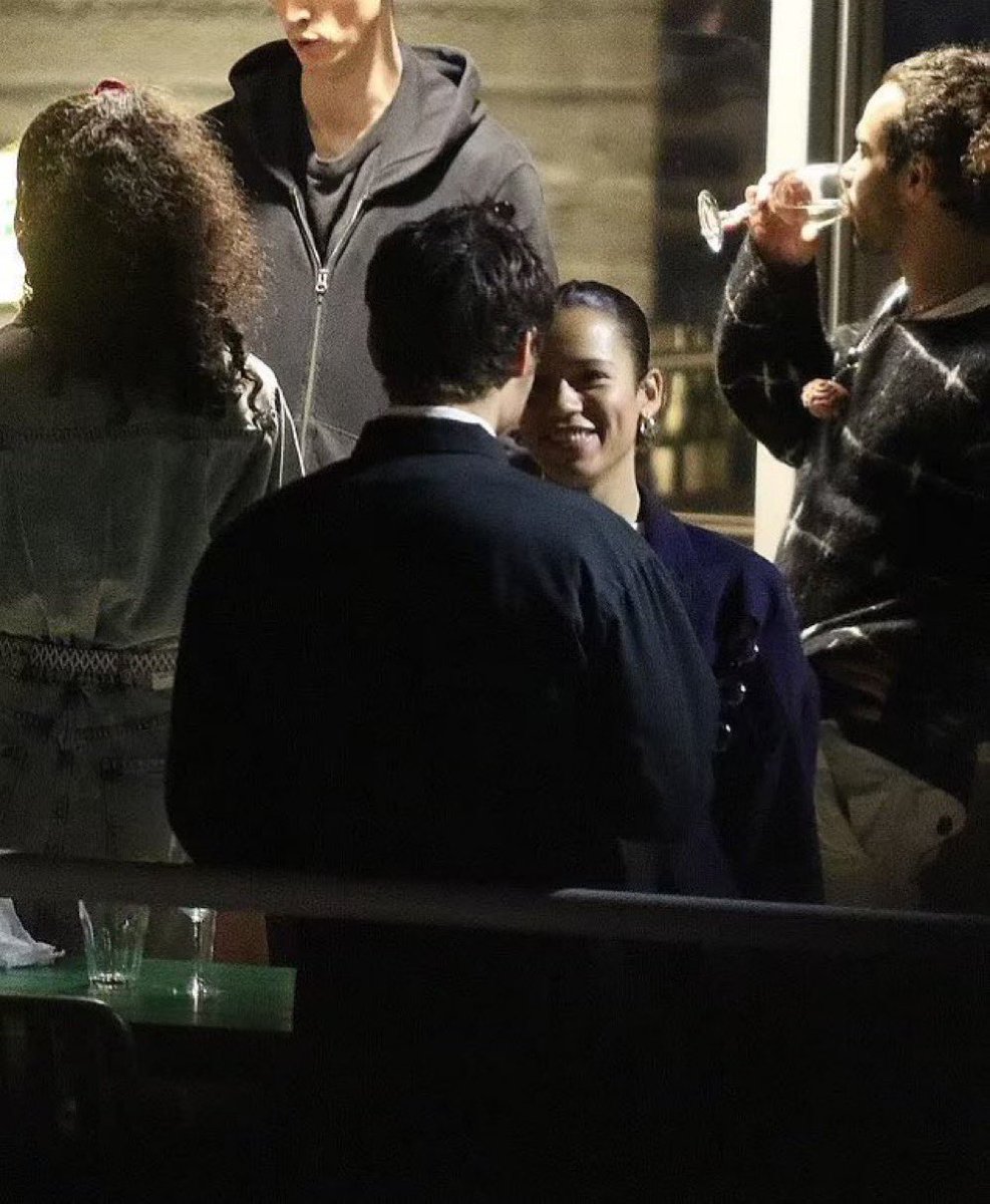harryscowgirI's tweet photo. she’s just like me (staring at him like he hung the moon) https://t.co/cviZizZz5M