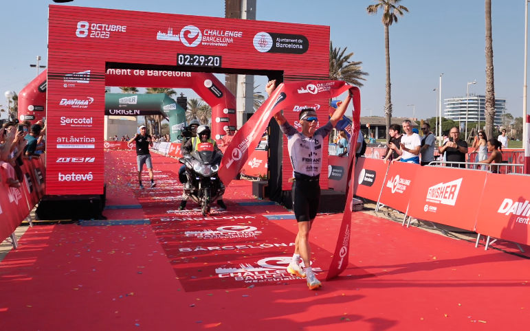 triatlonchannel's tweet photo. Antonio Benito @antonibenito  y Marta Sánchez @msaanchez95  Top5 en el @bcn_triathlon  Challenge Barcelona
https://t.co/KKORiFzq0L https://t.co/sv636HkXjc