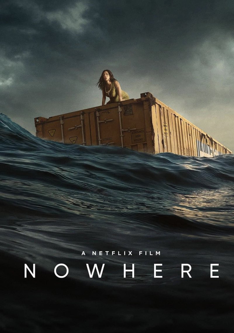 Hii movie mzima huyu mrembo alikuwa ndani ya container, nikifika nusu karibu nirukwe na kichwa😂😂😂