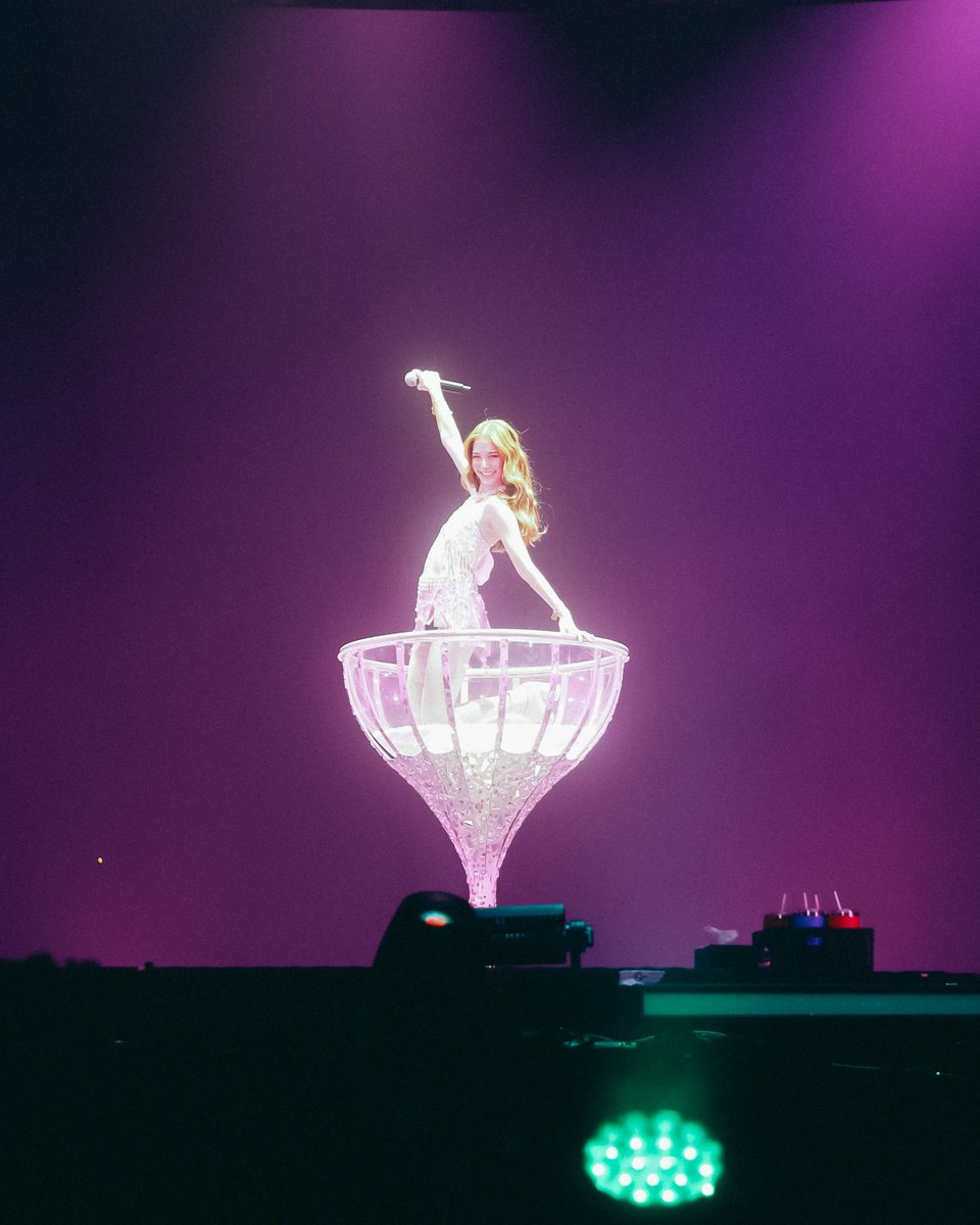 akkrpnx's tweet photo. Love her energy! @violettewautier #VioletteWautier #4queensconcert https://t.co/MZAxhNDisO