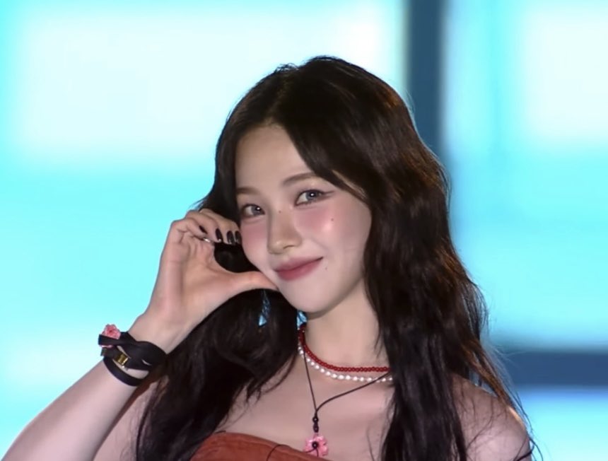 ujiminphoria's tweet photo. Karina is so effortlessly pretty https://t.co/AQj3fi58X2