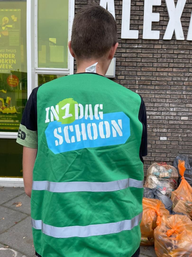 Meer dan 1.000 leerlingen hebben in de <a href="/gemTiel/">gemeente Tiel</a> bijna 12.000 stuks geregistreerde #zwerfvuil bij elkaar geknepen in het kader van #Tielin1dagschoon. Best wel bizar zoveel er op straat gesmeten wordt.