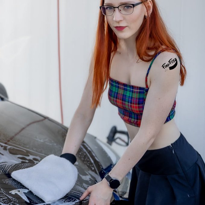 Ich liebe meinen Tesla 🥰 Explodierst du noch Dinosaurier-Kadaver? 🦖😉  📸 by: Gerald B. Photography   #finafoxy<a href="/tag/car"class="tags"><span>#car</span></a><a href="/tag/redhead"class="tags"><span>#redhead</span></a><a href="/tag/redhair"class="tags"><span>#redhair</span></a><a href="/tag/tesla"class="tags"><span>#tesla</span></a><a href="/tag/carwash"class="tags"><span>#carwash</span></a><a href="/tag/girlswithglasses"class="tags"><span>#girlswithglasses</span></a>