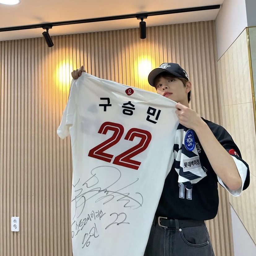 PockyNyann's tweet image. I nominate #Seungmin from #StrayKids for the #BestModelForCap of kpop idol! #KookyRanking  #KookyGallery!