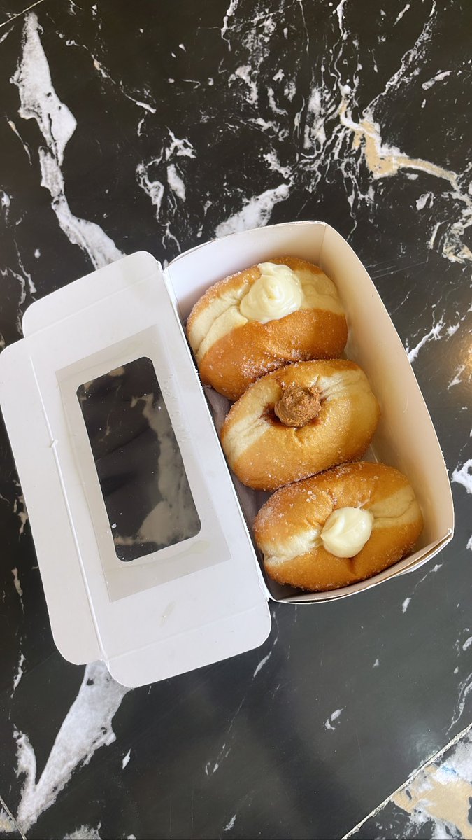 kays Donuts tweet media